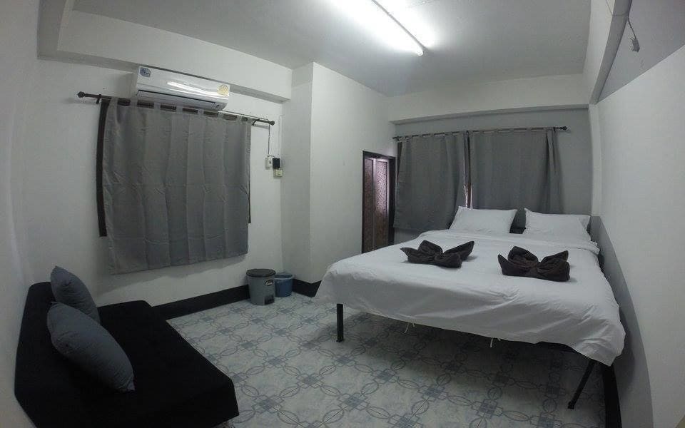 Ostello Purple Monkey Backpackers Chiang Mai Esterno foto